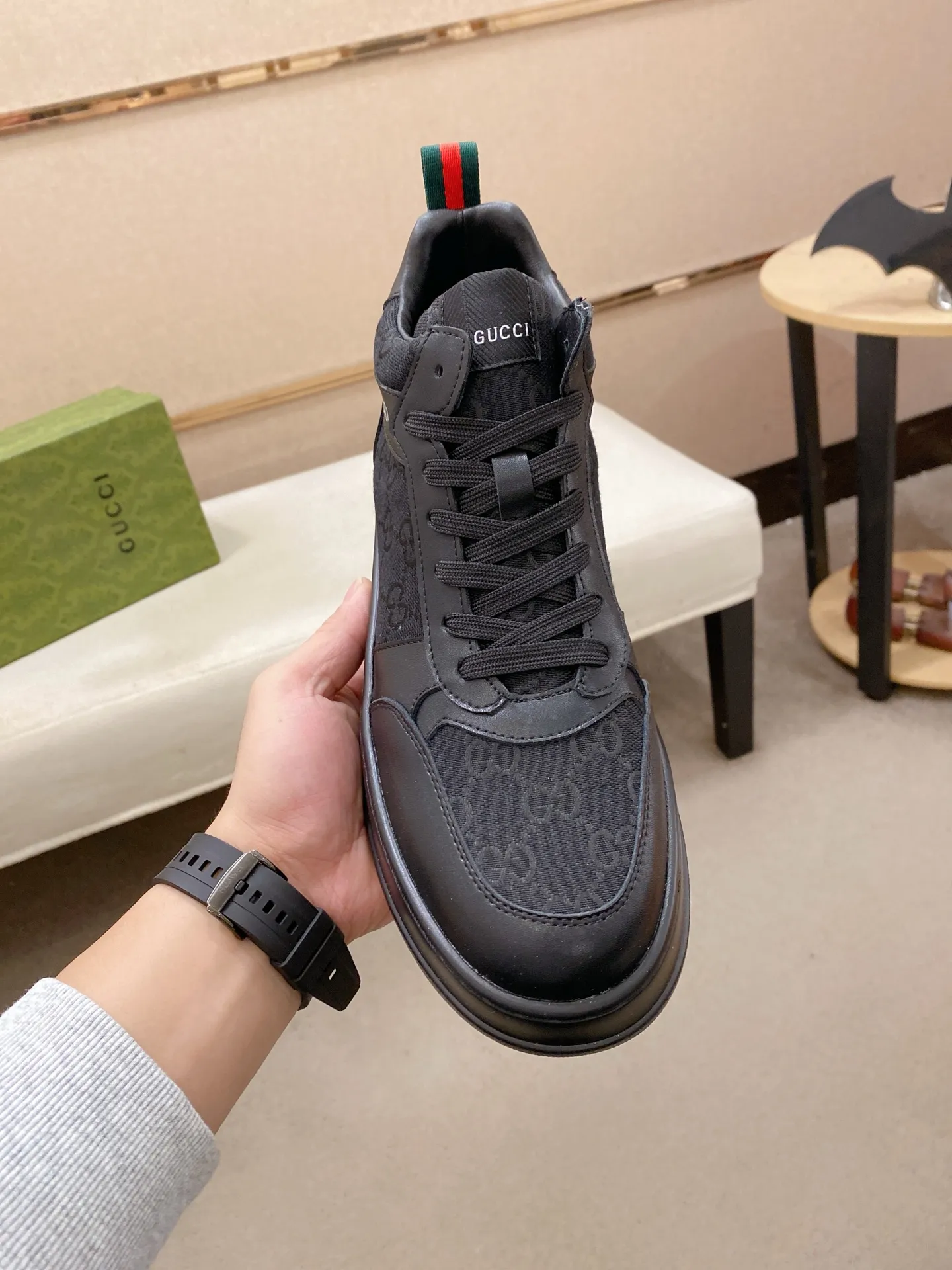 Factory price: 442💰 (GUCCI) The latest model from the official website🎁🎁Casual and fashionable men's shoes👟, hot style💥The style is simple and elegant, exclusive for trendy men. Unique official website's latest brand elements👑original Gucci decoration, fashionable and generous, the fabric is original cowhide ✅sheepskin lining, the official website specifies wear-resistant casual outsole, the classic model is taken in kind at the counter🎬38-44 (can be customized for 45 non-refundable)